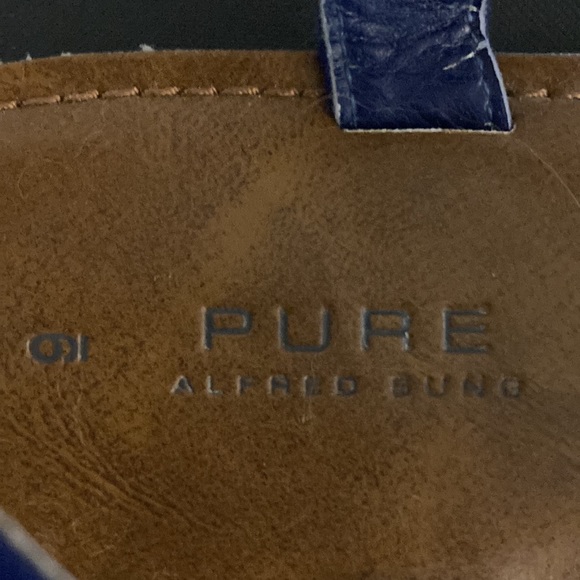 Cobalt blue flat sandals. Size 9 - Picture 2 of 4